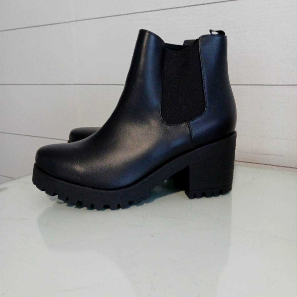 NWOT soda booties